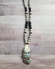 Load image into Gallery viewer, Shell Necklace
