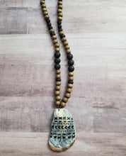 Load image into Gallery viewer, Shell Necklace
